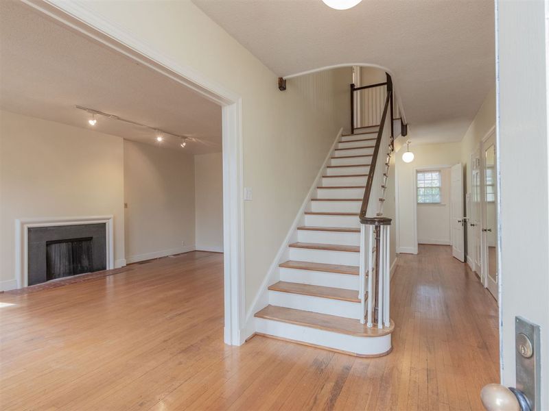 209 W Park Dr, Raleigh, NC 27605