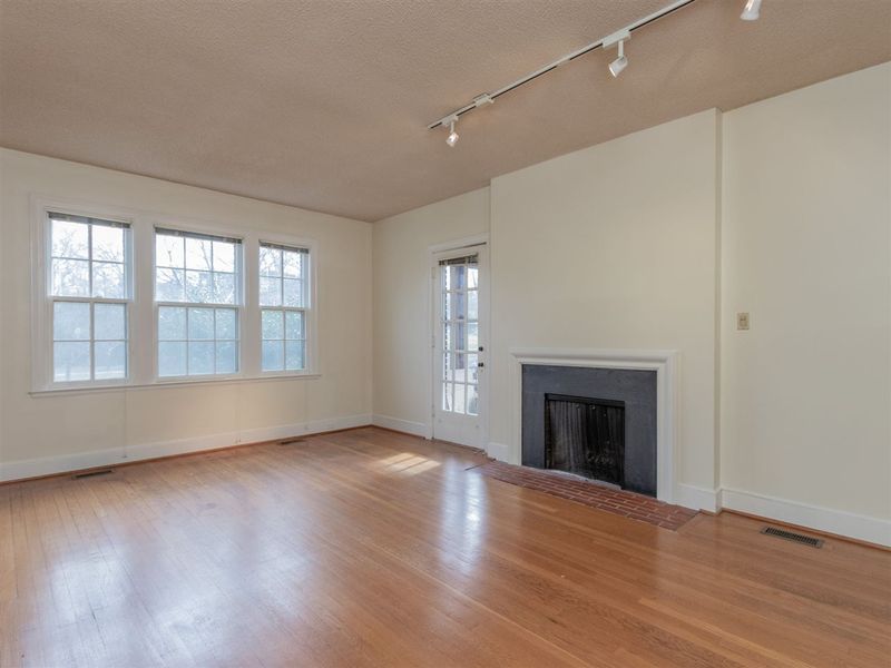 209 W Park Dr, Raleigh, NC 27605