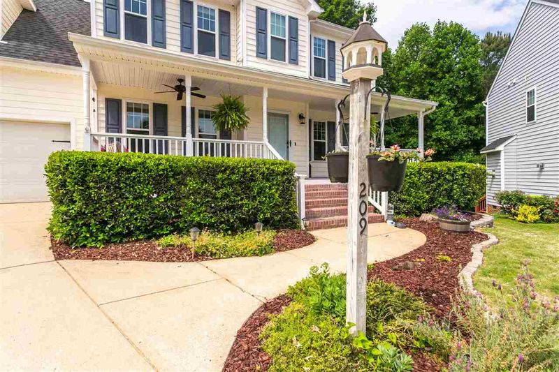 209 Ramshorn Ct, Holly Springs, NC 27540