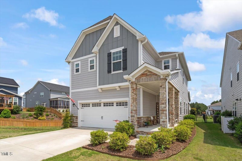209 Sage Oak Ln, Holly Springs, NC 27540