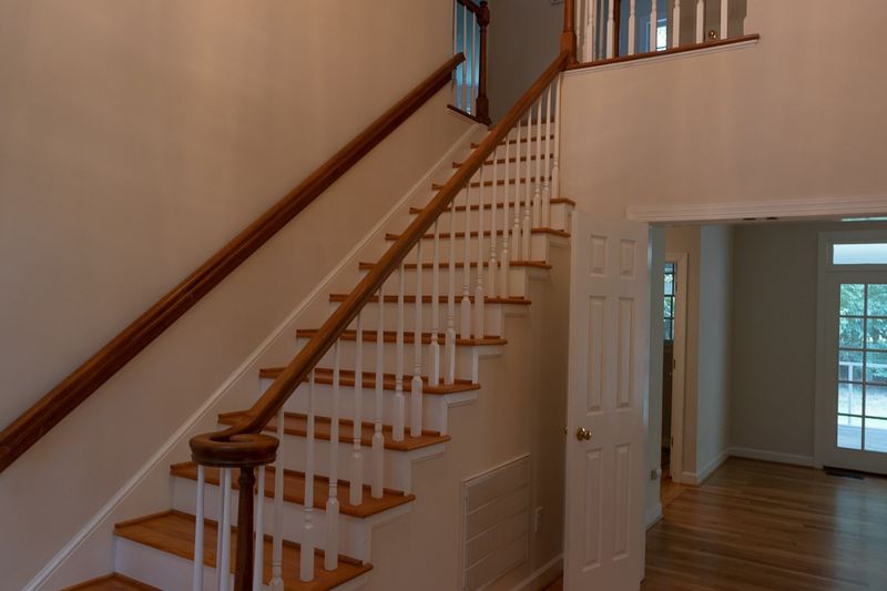 209 Stratford Dr, Chapel Hill, NC 27516