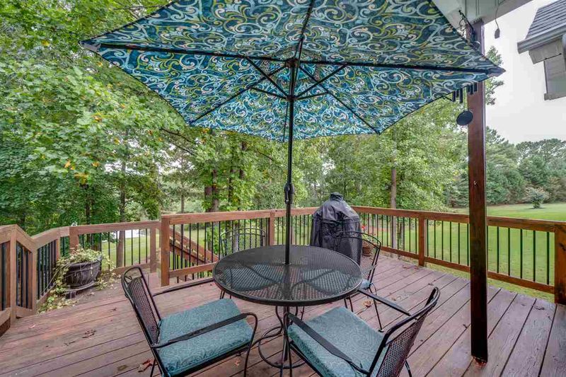 209 Sweetbriar Ct, Clayton, NC 27527