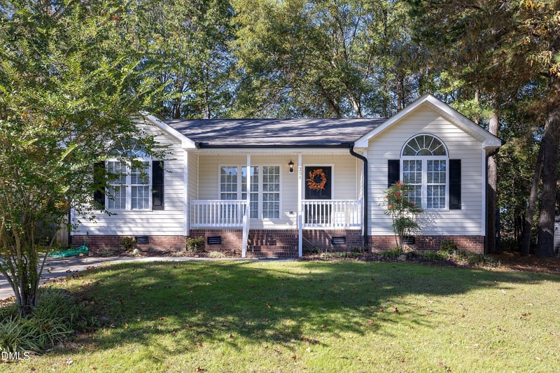 209 Trestlewood Ln, Clayton, NC 27520