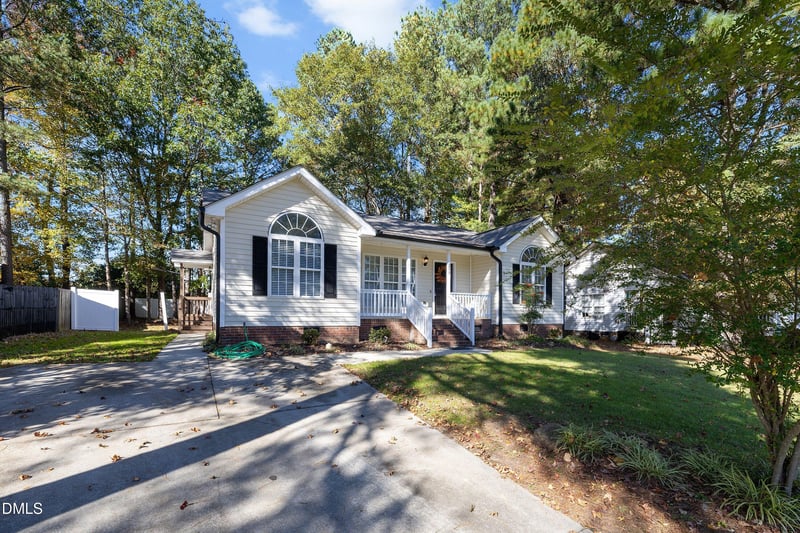 209 Trestlewood Ln, Clayton, NC 27520
