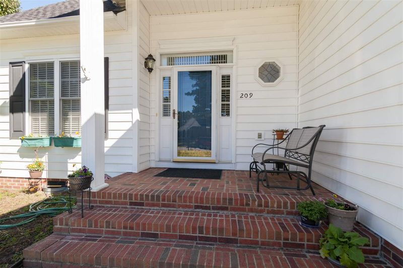 209 Walnut Creek Dr, Clayton, NC 27520