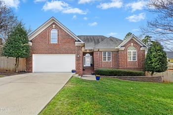 209 Weatherbend Ct, Holly Springs, NC 27540