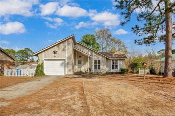 2092 Lakeridge Dr, Fayetteville, NC 28304