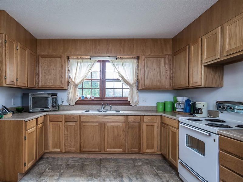 2093 Tarheel Rd, Benson, NC 27504