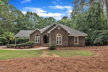 2095 Woodberry Dr, Clayton, NC 27527