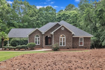 2095 Woodberry Dr, Clayton, NC 27527