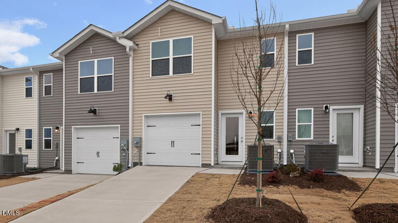 21 Rusling Leaf Dr, Fuquay Varina, NC 27526