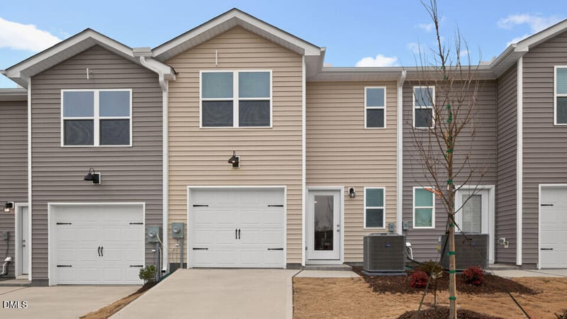 21 Rusling Leaf Dr, Fuquay Varina, NC 27526