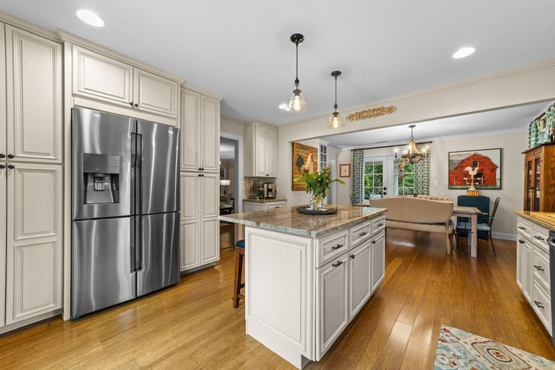 21 Surrey Ln, Durham, NC 27707