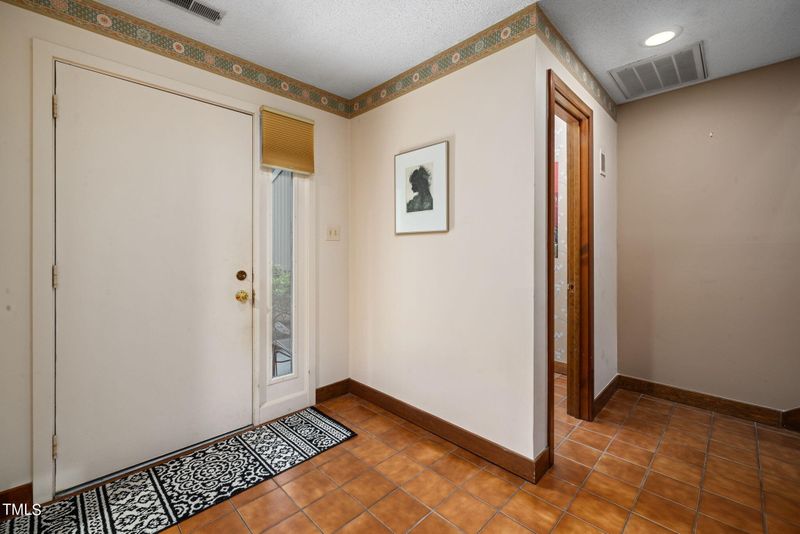 21 Vauxhall Pl, Chapel Hill, NC 27517