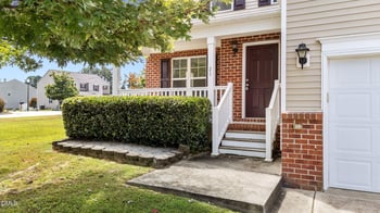 21 Woodcreek Ln, Clayton, NC 27520