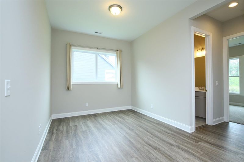 210 Abercorn Cir, Chapel Hill, NC 27516