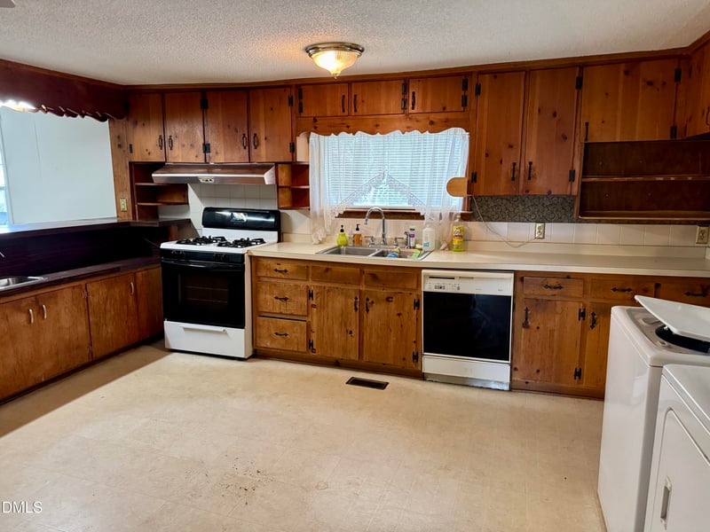 210 Bagwell St, Garner, NC 27529