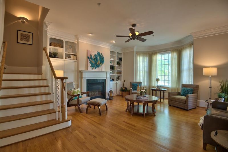 210 W Barbee Chapel Rd, Chapel Hill, NC 27517