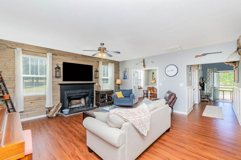 210 Battlefield Ln, Dunn, NC 28334