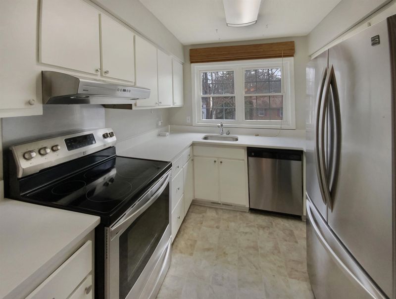 210 Bay Dr, Cary, NC 27511
