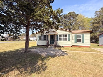 210 Brevard St, Selma, NC 27576