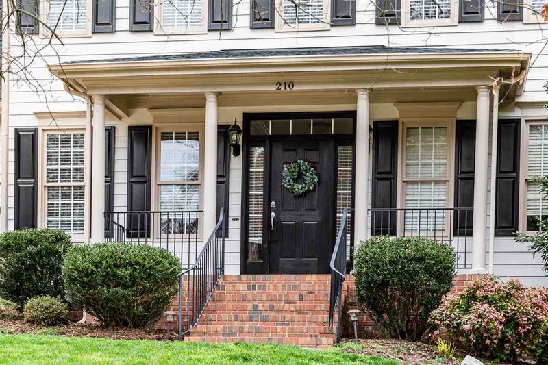 210 Briardale Ave, Cary, NC 27519