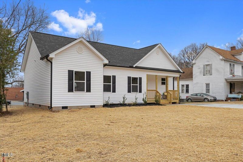 210 N Broad St, Burlington, NC 27217