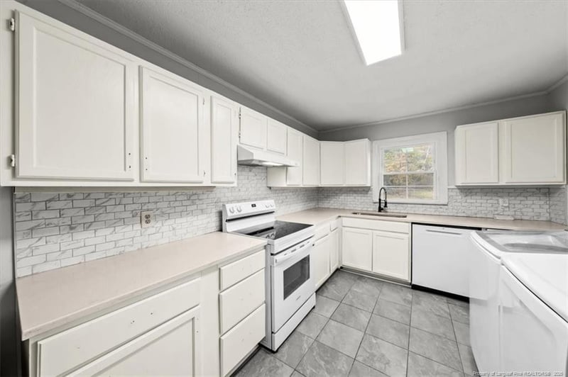 210 Brookwood Ave, Fayetteville, NC 28301
