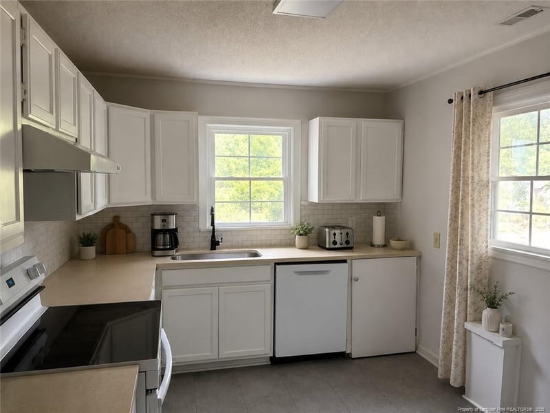 210 Brookwood Ave, Fayetteville, NC 28301