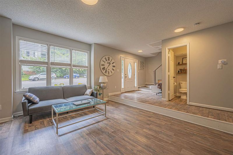 210 Cape Cod Dr, Cary, NC 27511