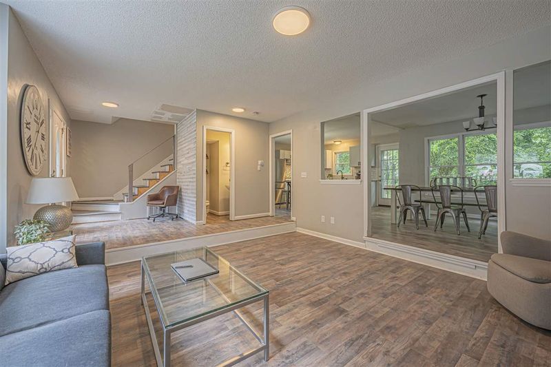 210 Cape Cod Dr, Cary, NC 27511