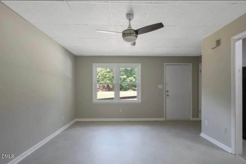 210 Colonial Dr, Fayetteville, NC 28301