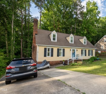 210 Dutchess Dr, Cary, NC 27513