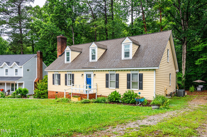 210 Dutchess Dr, Cary, NC 27513