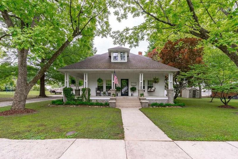 210 E Franklin St, Youngsville, NC 27596