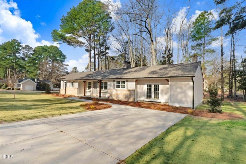 210 General Lee Ave, Dunn, NC 28334