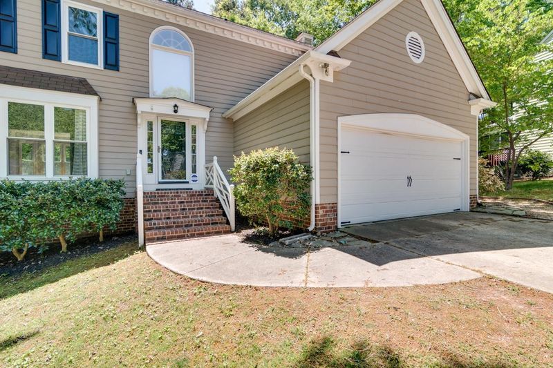 210 Gettysburg Dr, Cary, NC 27513