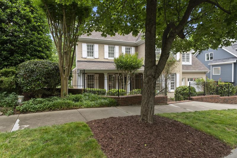 210 Glenhaven Dr, Chapel Hill, NC 27516