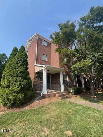 210 Grindstone Dr, Apex, NC 27502