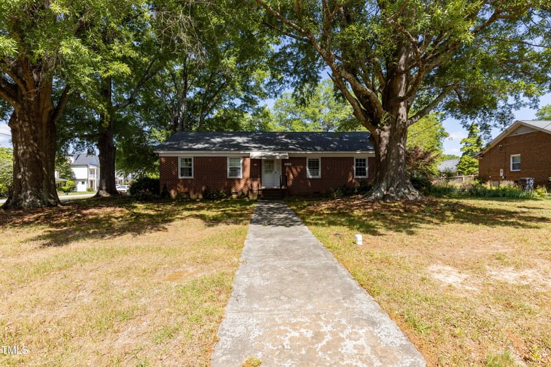 210 Hughes St, Apex, NC 27502
