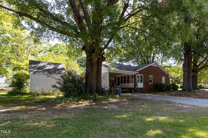 210 Hughes St, Apex, NC 27502