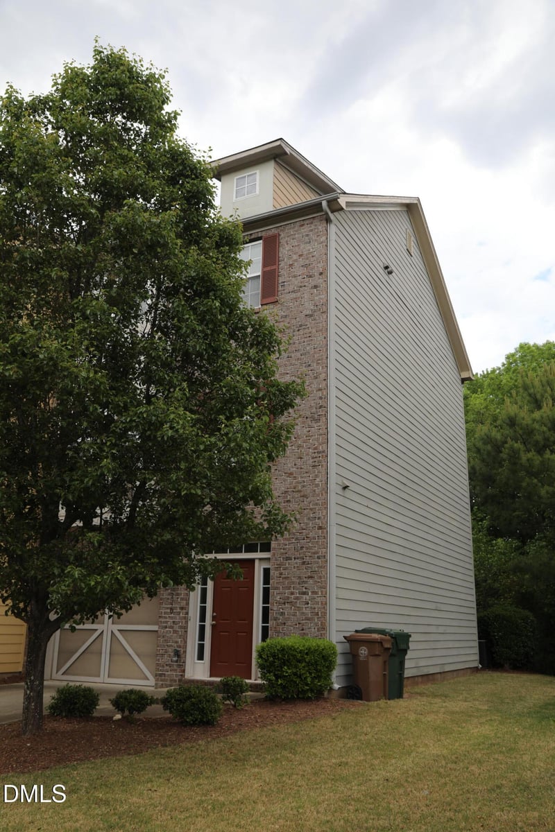 210 Linden Park Ln, Cary, NC 27519