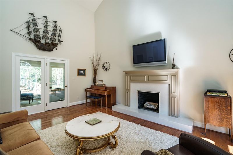 210 Lochview Dr, Cary, NC 27518
