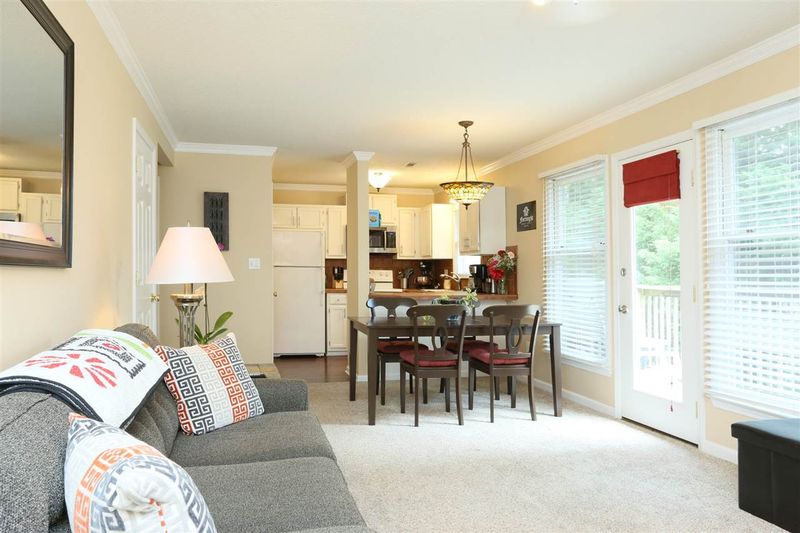 210 Mcgregor Dr, Chapel Hill, NC 27514