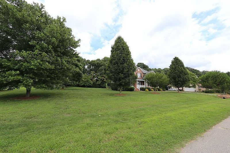 210 Meadow Glen Dr, Wake Forest, NC 27587