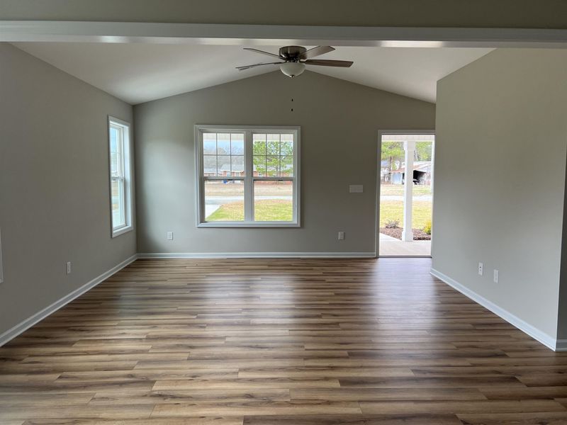 210 Mitchner St, Selma, NC 27576