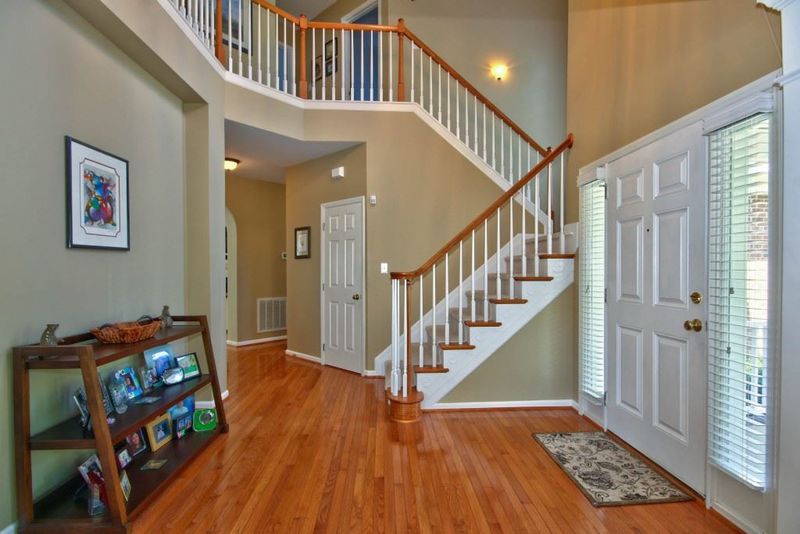 210 Moravia Ln, Cary, NC 27513