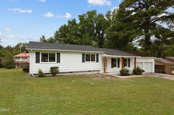 210 Murray Folk Dr, Fayetteville, NC 28314