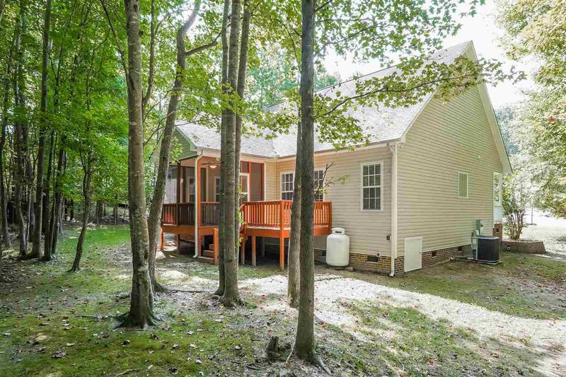 210 Normandy Dr, Clayton, NC 27527