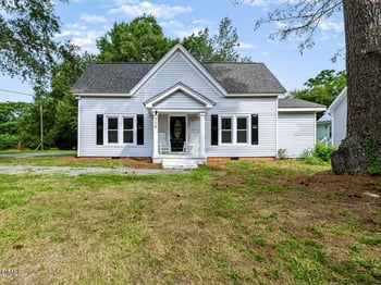 210 W Oak St, Zebulon, NC 27597